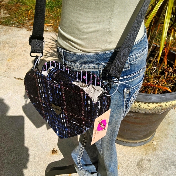 NWT BLACK n MULTICOLOR TWEED HEART LUV BETSEY CROSSBODY - Picture 4 of 11